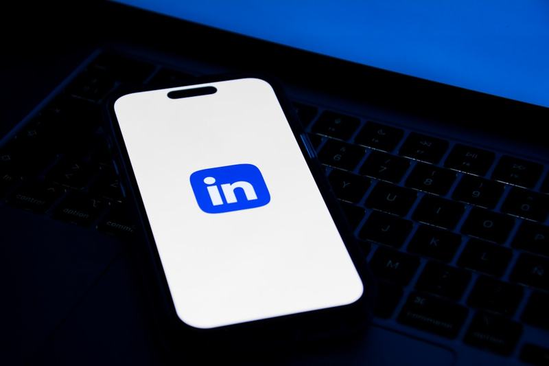 مُولّد منشورات LinkedIn الفيروسية